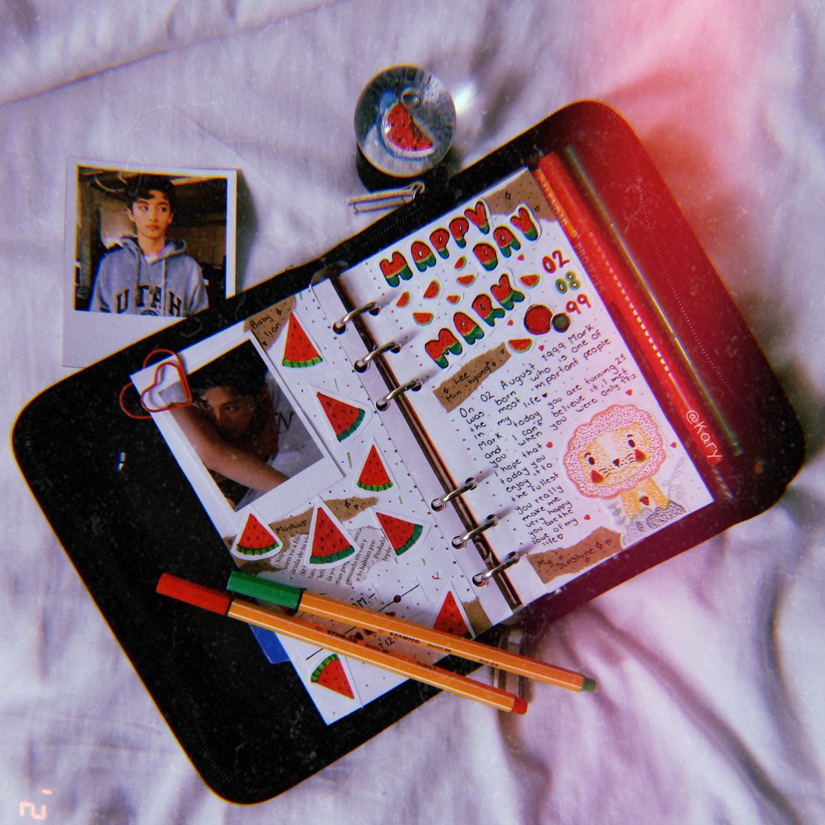dear_myang's tweet photo. 🍉020899🌵
El día de hoy nació mi cantante favorito, una de las personas más especiales, su nombre es Mark Lee y el día de hoy está cumpliendo 21 años, esté hombre entró a mi corazón ya hace 3 años y medió ok, y llegó para quedarse💞
#HAPPYMARKLEEDAY #MARKLEE  #markzen #Doll #NCT https://t.co/jtaJZlBBuF