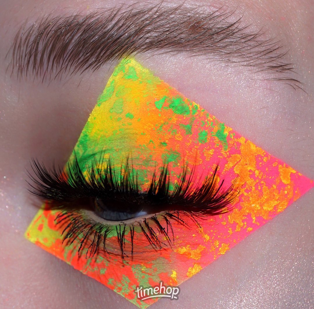 erinsmakeup's tweet photo. the way this look launched my geometric obsession https://t.co/KXnBPyai2i