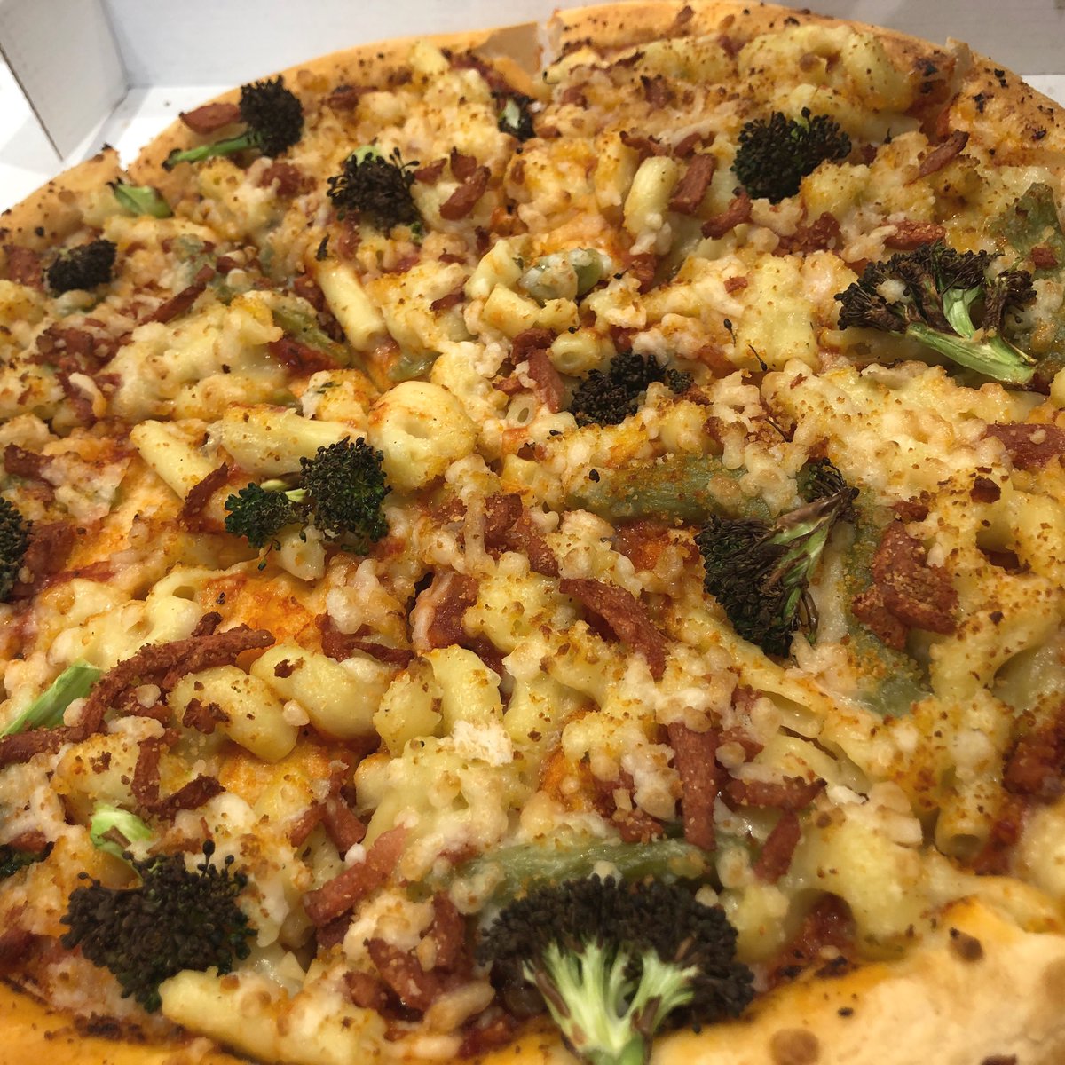 Zadsmcr's tweet photo. Last chance for the Mac n Cheez pizza tonight... https://t.co/bHq902EspZ