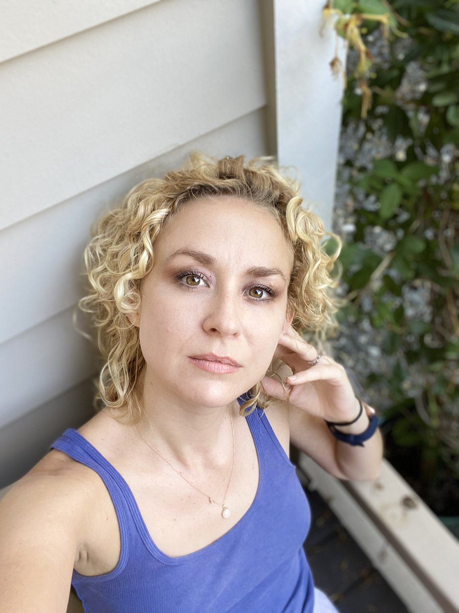 LizerReal's tweet photo. It’s Selfie Sunday, my friends! Send me your faces, and let me say “hey” to y’all. https://t.co/Y1IGx3MdMB