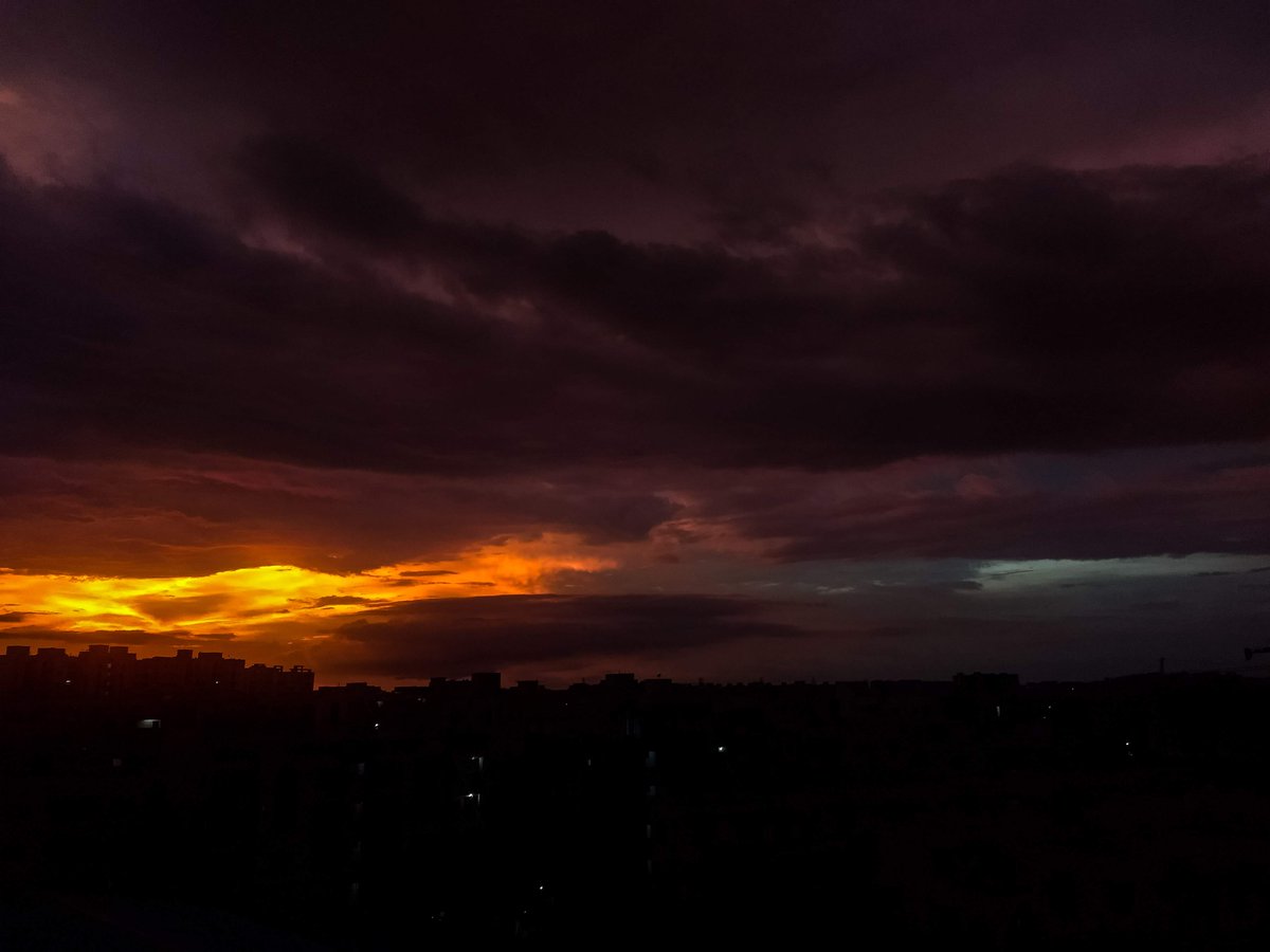 settypoojitha's tweet photo. Looks like #ida diffusing into #pingala, and that's beautiful 🌼
#sky星を紡ぐ子どもたち #skyline #motog5plus
@motorolaindia https://t.co/63gIuojKSm