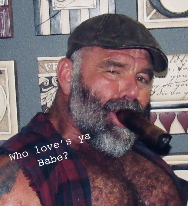 Who’s your Daddy? More@ https://t.co/jV2bQ5Pxqb #hairybears #hairygaybears #hairydaddy #hairygaymen #leatherdaddy