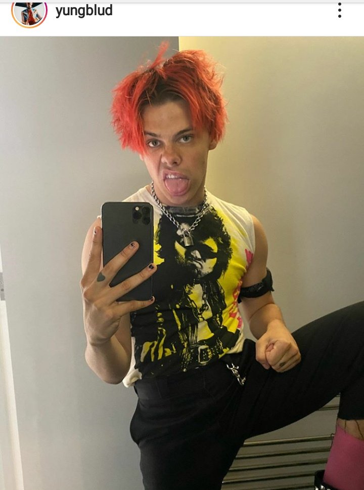 AySeries's tweet photo. Lindo, a melhor coisa q aconteceu pra mim em 2020 foi conhecer suas musica e o quanto q vc agr é importante pra mim. A musica q eu vou sempre lembra é parents pq foi a primeira q eu ouvi❤❤❤❤

Amo todos mas gosto muito é kill somebody.
🍓🍓🍓🍓
#yungblud #Parents #killsomebody https://t.co/jbFHqtdvEl