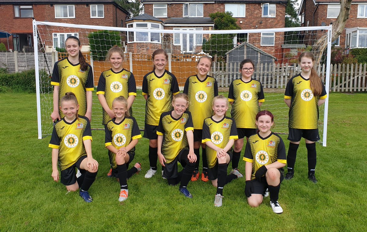 Rachelconnolly4's tweet photo. #Prestwichstorm looking awesome in their new @PrestwichFC away kits sponsored by @OutsideEdUK thank you @MatchwinnerUK 
Bring on the new season ⚽️💪 @PrestwichSport https://t.co/RZafXN0yxt