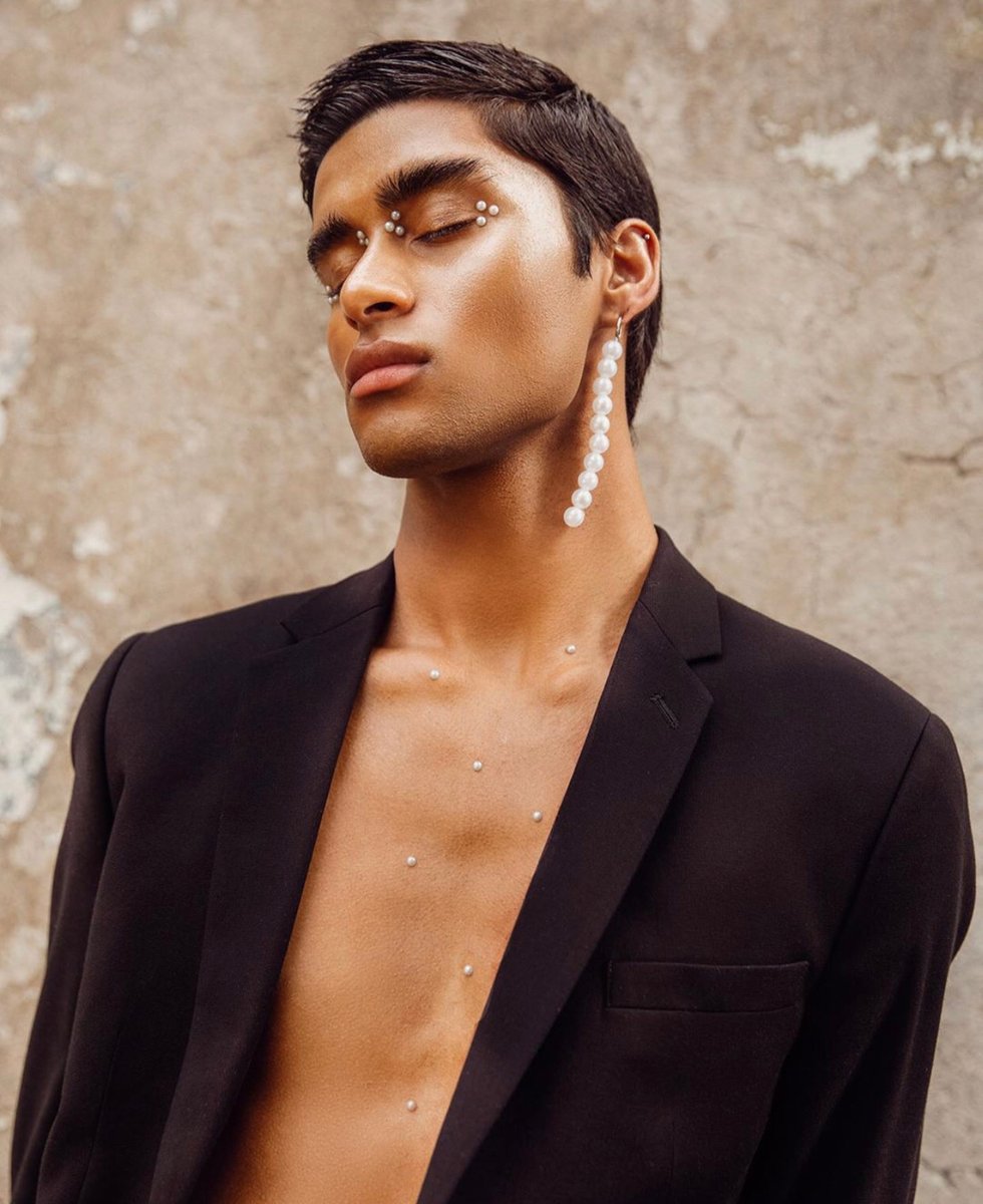 MixModelsNL's tweet photo. Lyon, by 📸 @melismekkingphotography Styling: @madelonbosman Muah: @imkejasmijn⠀⠀⠀⠀⠀⠀⠀⠀⠀
#mixmodelsnl #modelagency #modellen #modellenbureau #malemodel #styled #photography #fashion #dreams #garden #pos https://t.co/4a7rZJA19D