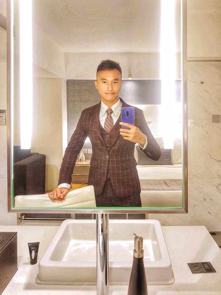 BenniPosenov's tweet photo. 一個人的staycation
#suitandtie
#staycationhongkong
#themirahongkong
#spasuite
#正裝控
#聽說twitter就該發這些 https://t.co/SsMIp0vdWv
