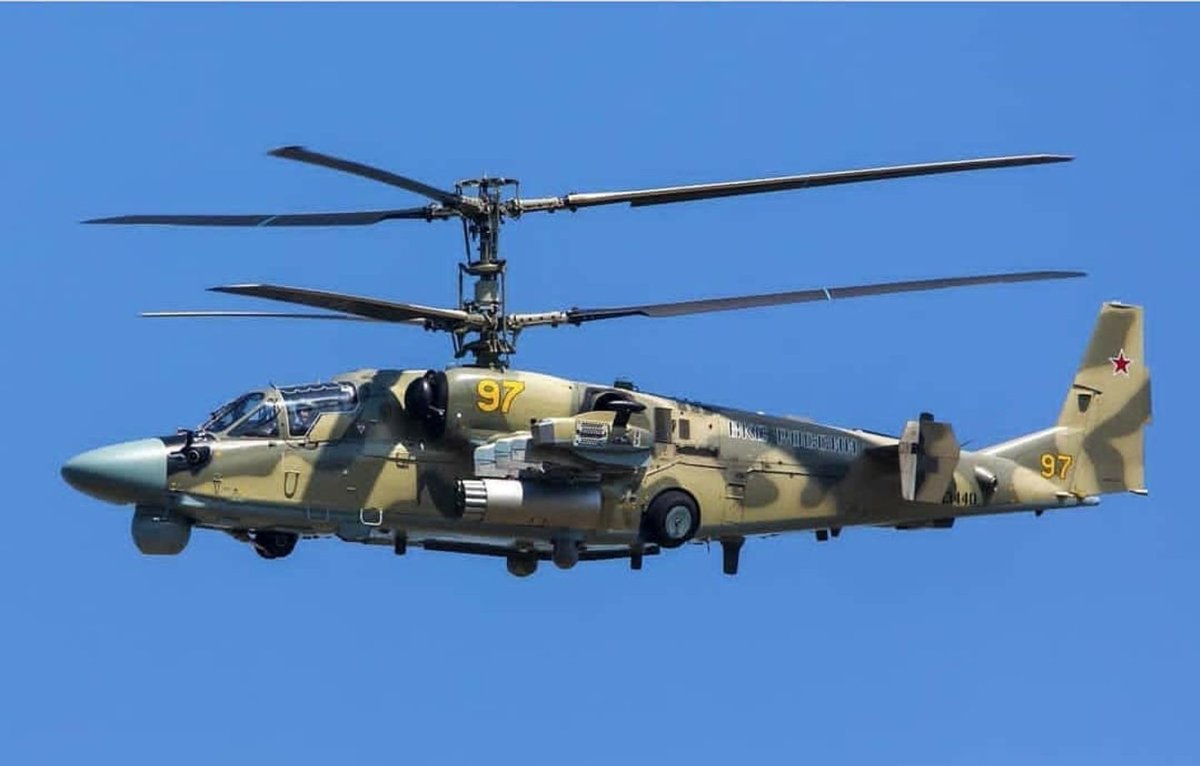 RAF_Luton's tweet image. Fact of the Day: The CH47 Chinook is instantly recognised by its double rotor design. Upon reaching 768mph it turns the rotors off and they are used like wings on normal planes. #AvGeek