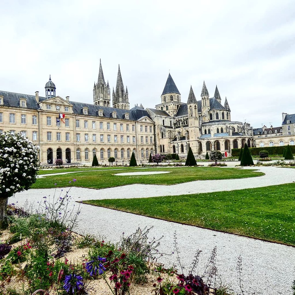 Tddp13's tweet photo. Donner vie à l'Histoire, ne pas l'affubler d'un art contem-pourien et permettre à chacun de découvrir, d'apprendre J'♥️ @RegionNormandie 🥰 #Crevecoeur #Caen #Putanges
P.S : j'aime bcp l'art contemporain, sauf quand il remplace les racines et l'Histoire hein @MartineAubry #Lille https://t.co/bwKDHbmobo