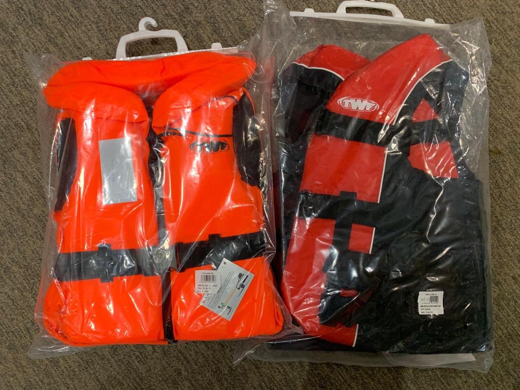 BarnPb's tweet image. The weather is set to improve, so best get prepared! 🌞🚣‍♀️🌤⛵️🛶. WETSUITS from Children’s up to 3XL! BUOYANCY JACKETS and LIFE JACKETS in various sizes. DINGHYS available also! Happy Sunday everyone 🤗🤗 #sun #active #pooleybridge  #LakeDistrict #Cumbria