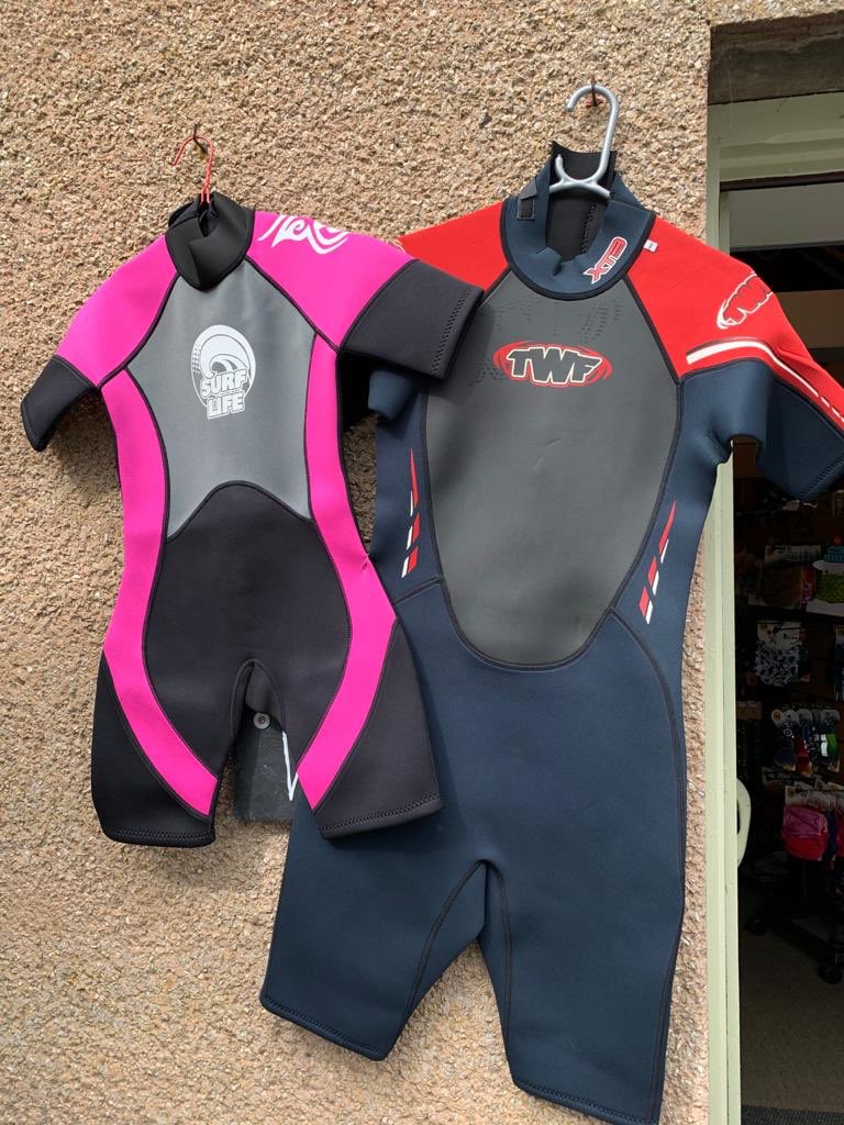 BarnPb's tweet image. The weather is set to improve, so best get prepared! 🌞🚣‍♀️🌤⛵️🛶. WETSUITS from Children’s up to 3XL! BUOYANCY JACKETS and LIFE JACKETS in various sizes. DINGHYS available also! Happy Sunday everyone 🤗🤗 #sun #active #pooleybridge  #LakeDistrict #Cumbria