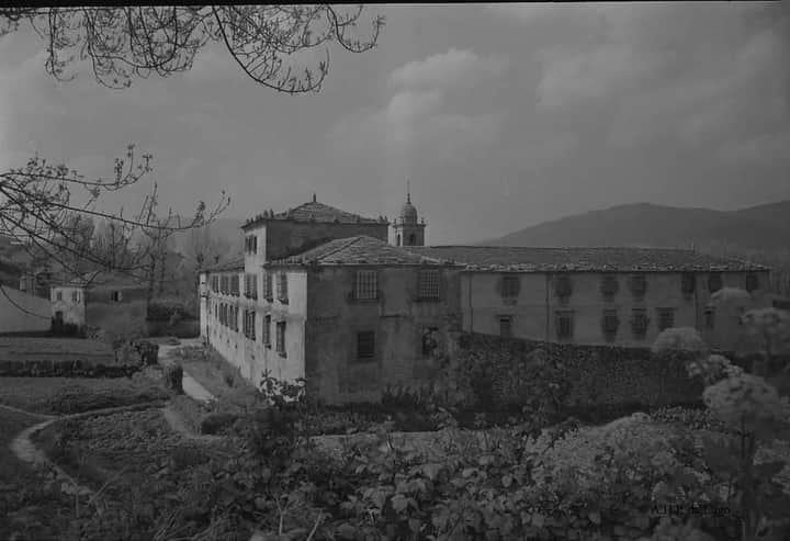 KazamaGZ's tweet photo. 🖼️ #GalizaAntiga • Convento de Val de Flores en #Magazos (#Viveiro, #Lugo).

🗓️ Sen datar.
📸 Arquivo Histórico Provincial de Lugo.

📆 #2deAgosto
📅 #FelizDomingo

3️⃣0️⃣7️⃣ https://t.co/IC1FodmmQ3