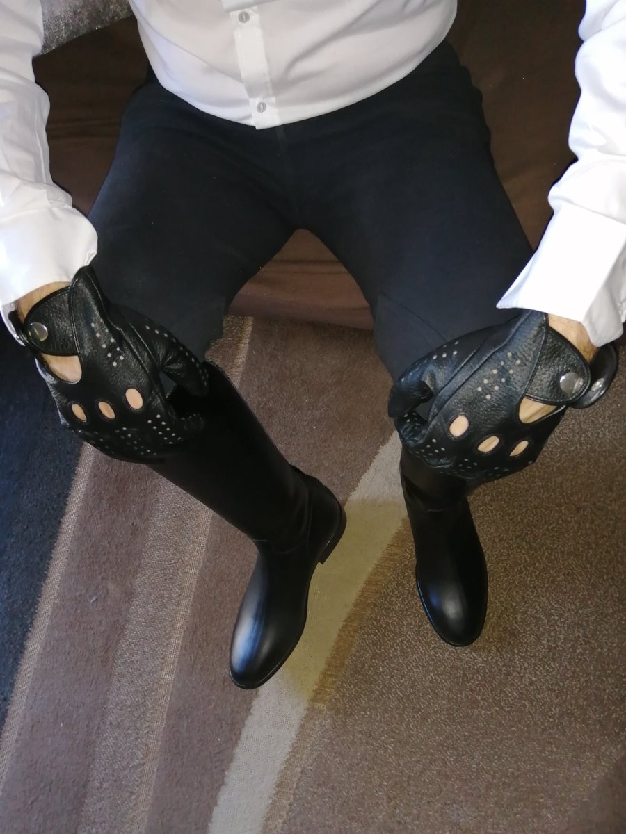 TheKingofRidingBoots 2.3 k tweet media