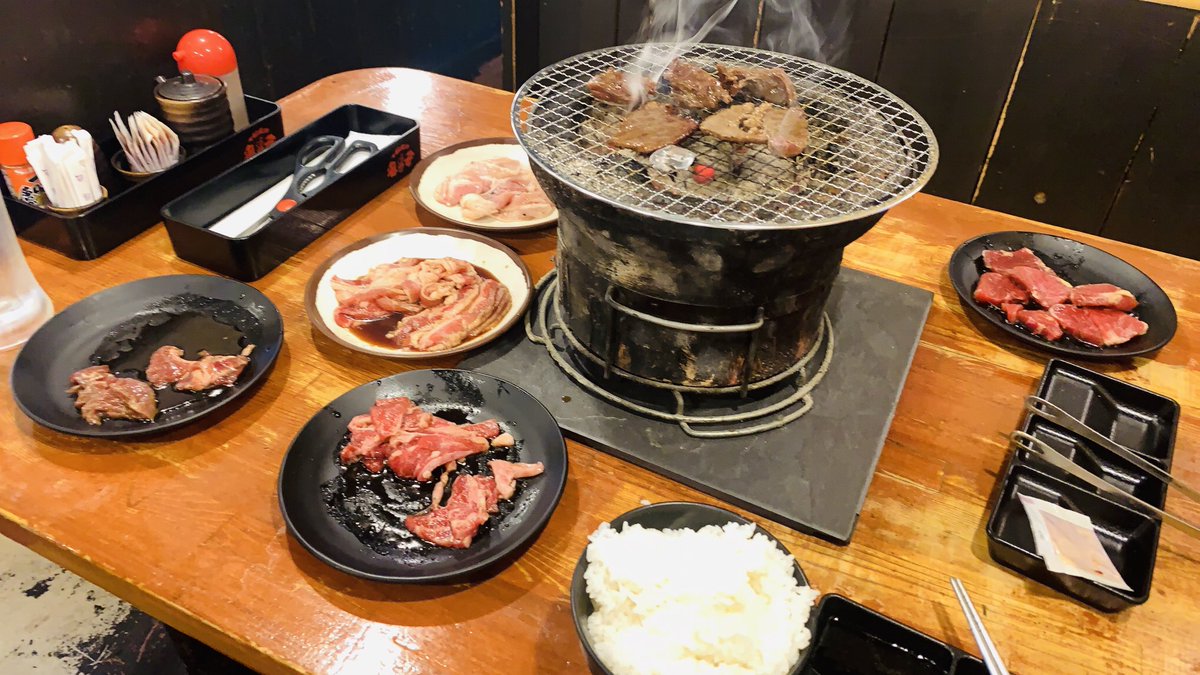 FEataly's tweet photo. 昨日肉半額セールやってて蜜を避けるために一人焼肉に行ったのですが、
頼んだ量が1人分じゃない件について😂

※一人で食べました

おかげで今日は胃もたれでなにも入りません。。

#教訓 ：一人焼肉は一皿ずつ頼むこと

#一人焼肉 
#焼肉 https://t.co/RzWDUC1vH4