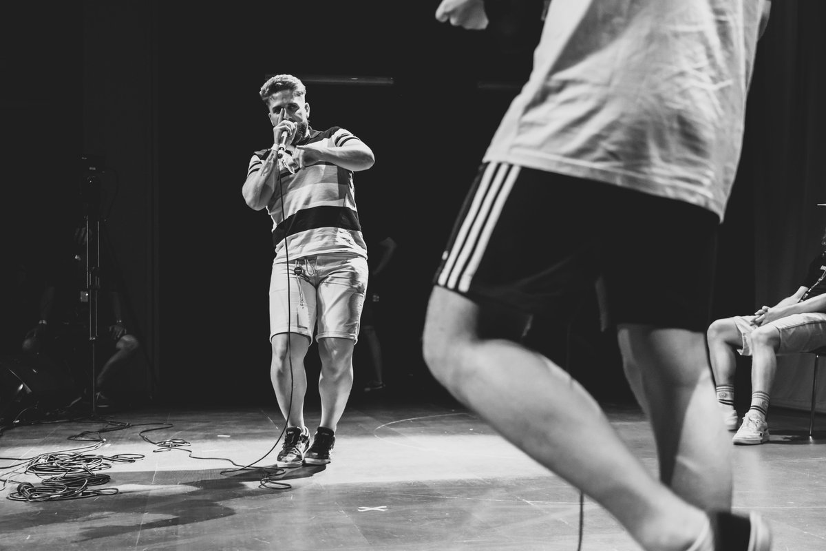 El viernes pasado estuve en <a href="/LaMutant_/">La Mutant</a> fotografiando el Campeonato Nacional de Beatbox para <a href="/Spanish_Beatbox/">Spanish Beatbox</a>. Gracias a <a href="/KikeGasu/">Kike Gasu</a> por confiar tanto en mí y a <a href="/LasNaves/">@lasnaves</a> por su labor. 
Ha sido una experiencia increíble y espero repetir el año que viene.
Un, dos, tres ¡Beatbox!