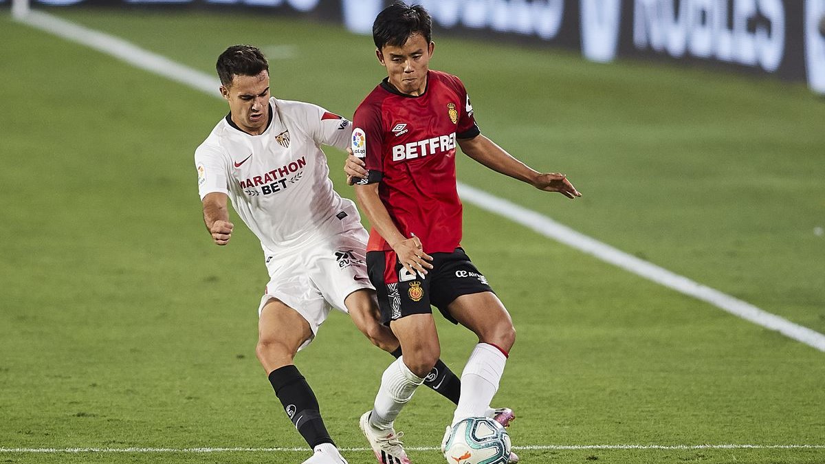 Kubo is linked with a move to Lopetegui’s Sevilla. Sevilla is one of the league’s most organised teams and it is a system that could suit him but he has heavy competition with Suso, Ocampos & Munir vying for 2 spots. He has a chance to play UCL football alongside quality players.
