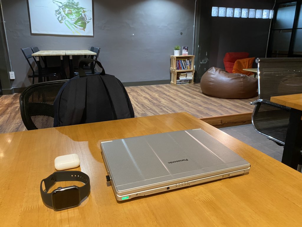 pan_kojo's tweet photo. 家の近くにこじんまりとしたCo-working spaceを発見。値段設定もそこそこ良し。何よりいいのは冷房が効き過ぎてないところ。 https://t.co/oSCtXjrQig
