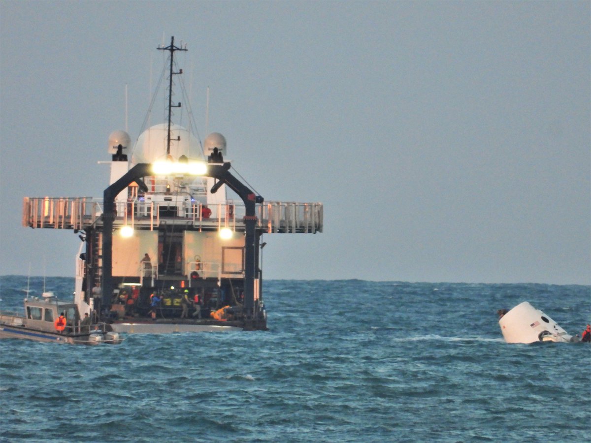 John_Winkopp's tweet photo. What to expect later today from @SpaceX #CrewDragon #Pensacola. Pics from a practice recovery back in may. #GoNavigator https://t.co/p0Z3p5gaHL