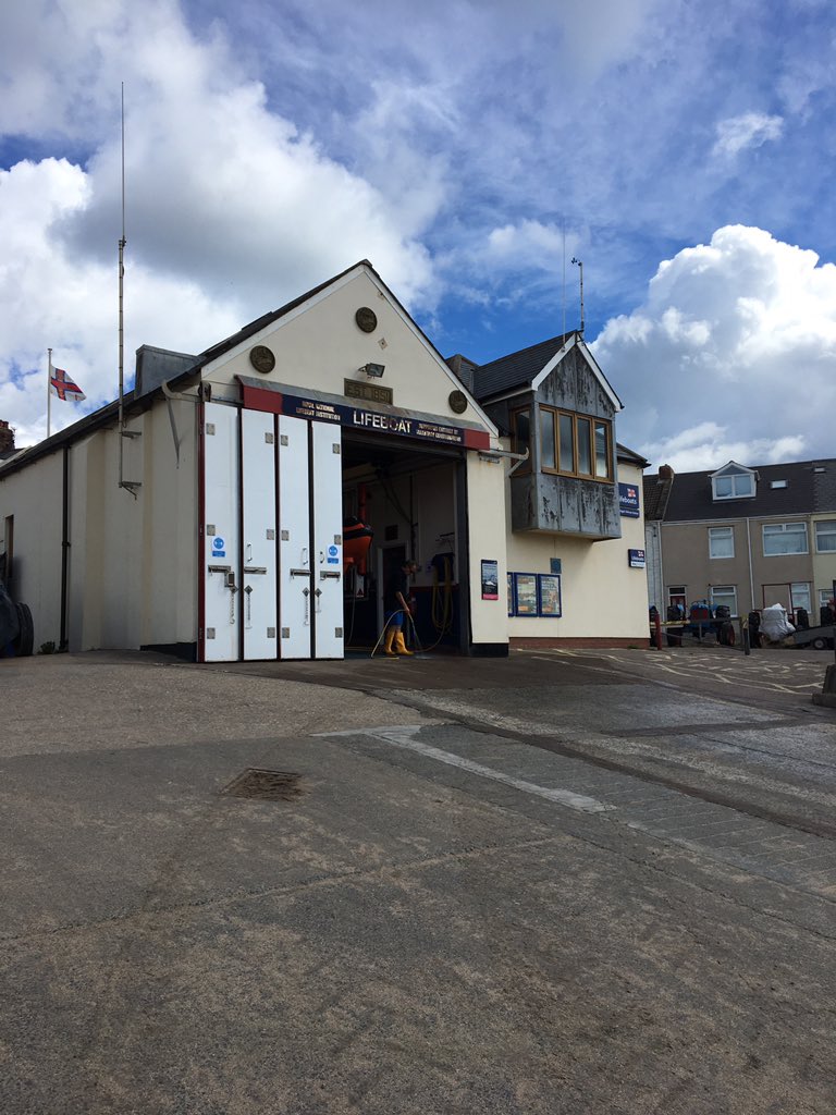Good to have a quick social distance catch up outside Newbiggin RNLI, where I serve as chaplain. Pray for them!
