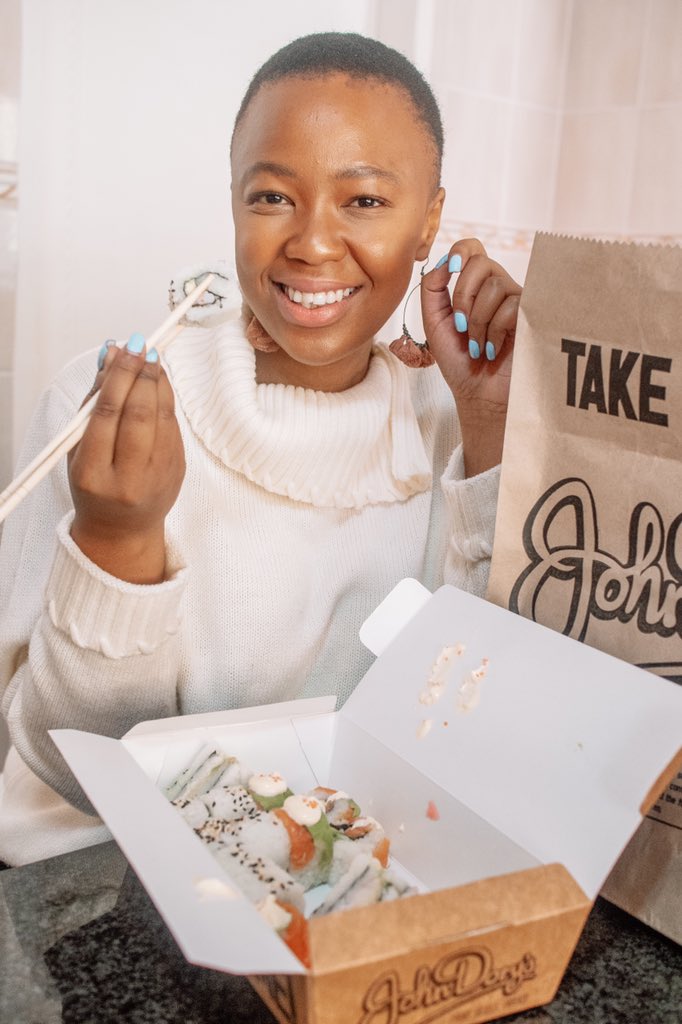 Thobi_Rose's tweet photo. COMPETITION TIME: 

Sharing is caring, so myself and @mrdfood are giving away a R300 voucher for you to WIN!!!

Let me know what you’re craving below - you have till tomorrow. 

Don’t forget to share it using the #StayHomeEatOut hashtag. Ready, set, go!!!
#Ad https://t.co/MJcr38kNKU