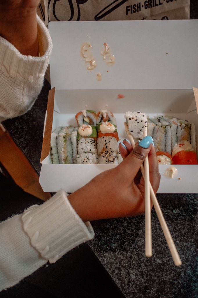 Thobi_Rose's tweet photo. COMPETITION TIME: 

Sharing is caring, so myself and @mrdfood are giving away a R300 voucher for you to WIN!!!

Let me know what you’re craving below - you have till tomorrow. 

Don’t forget to share it using the #StayHomeEatOut hashtag. Ready, set, go!!!
#Ad https://t.co/MJcr38kNKU