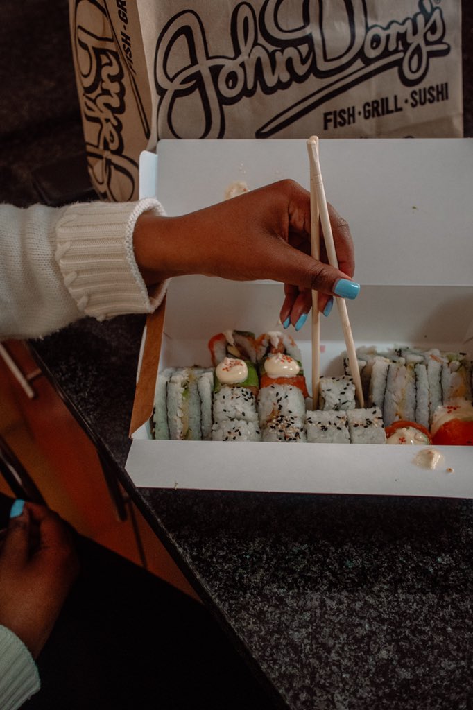 Thobi_Rose's tweet photo. COMPETITION TIME: 

Sharing is caring, so myself and @mrdfood are giving away a R300 voucher for you to WIN!!!

Let me know what you’re craving below - you have till tomorrow. 

Don’t forget to share it using the #StayHomeEatOut hashtag. Ready, set, go!!!
#Ad https://t.co/MJcr38kNKU