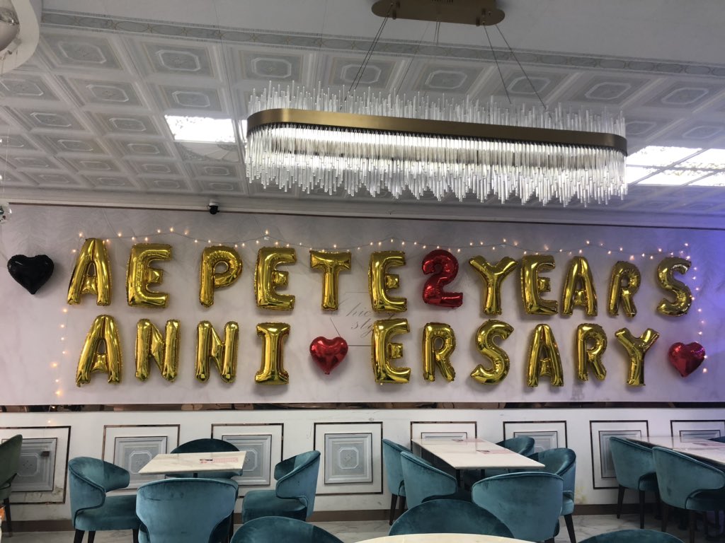 crushonps234's tweet photo. This party organized from trigon family. This pleasure time to celebrate we have two good boys. The love from Chinese MOM to PerthSaint forever. 🖤❤️ 

@PS_OfficialTH @PerthsaintC 

#PerthSaintSation 
#TRIGON https://t.co/g54kZaYViw