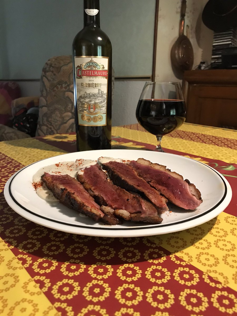 Cathare111's tweet photo. #Narbonne
Petit #Magret de #Canard
à la #Plancha #forgeadour
Sauce roquefort maison
#Vin du jour l’Extreme de #Castelmaure
#Corbières 2016
14,5 degrés
Vin Récoltant #Embres et Castelmaure ( #Aude ) https://t.co/pDpnPrZV26