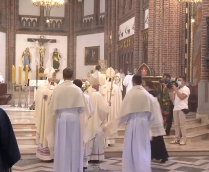 EpiskopatNews's tweet photo. Rozpoczyna się uroczysta Eucharystia dziękczynna z okazji 100-lecia istnienia Zgromadzenia Sióstr Loretanek pod przewodnictwem kard. Kazimierza Nycza. Homilię wygłosi bp Romuald Kamiński.
#Loretanki #Loretto

Transmisja: Salve NET https://t.co/Umfh4jXkVL