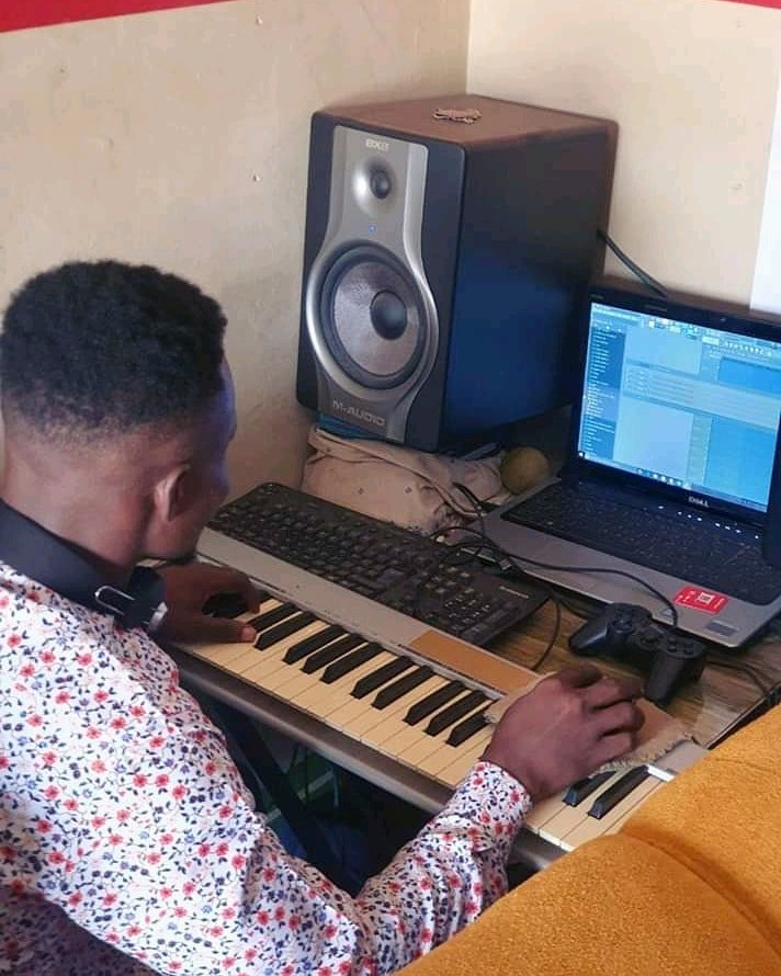 twimachinegh's tweet photo. #Masta_Kiito♥
'Den na Ɛkoɔ😎,Yen Release Anaa!🙉
Or You Sey Dem Dead Already😂

#FAHOOKIME🖐 https://t.co/8YitRzugnz