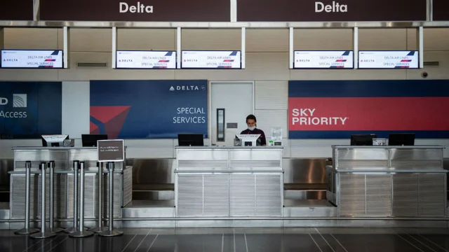 Delta flight returns to gate after two passengers refuse to wear masks hill.cm/rTn32cI
