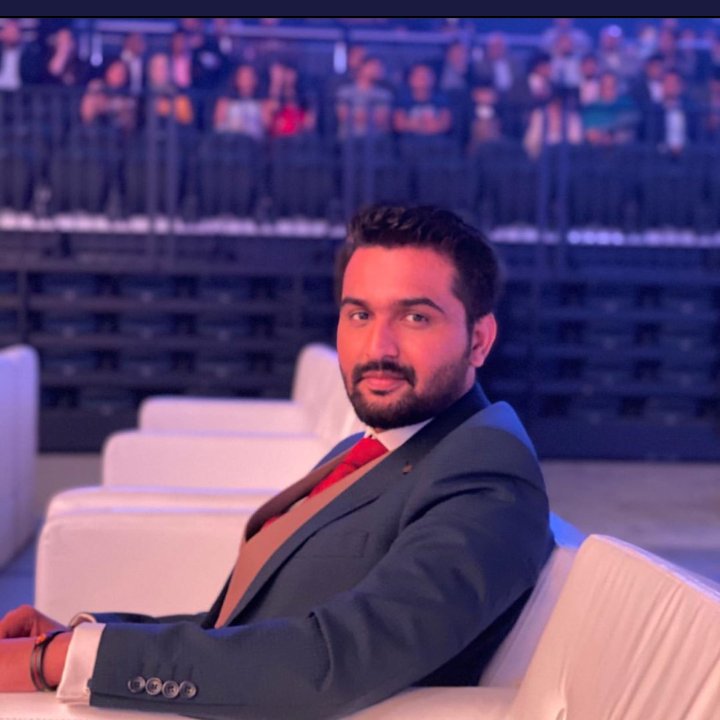 Hamzasays__'s tweet photo. Larakana born comic artist and youtuber Raza Samo's YouTube channel with 1.3M subscribers got hacked.
It's not a cinch to get millions subscribers, the rest of youtubers must support him and raise voice to get back the channel.
@ytcreators
#ytcreators
#monetizekhujlee
#Rrtweet. https://t.co/wmnHAvWzqg