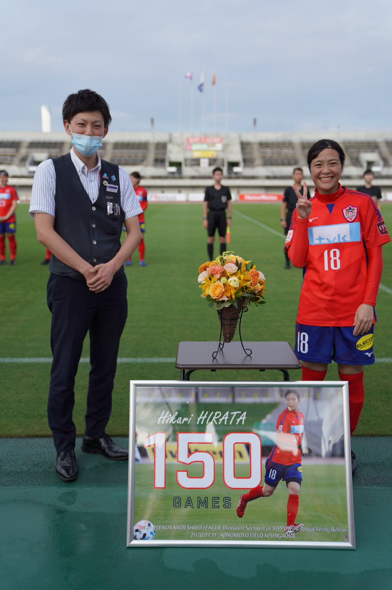 ノジマステラ神奈川相模原 公式 開幕戦で なでしこリーグ 通算150試合出場を達成した 平田ひかり 選手と 100試合出場を達成した 小林海青 選手 昨日の試合でセレモニーを行いました プレゼンターは 平田選手 ノジマ 大和店店長 小林
