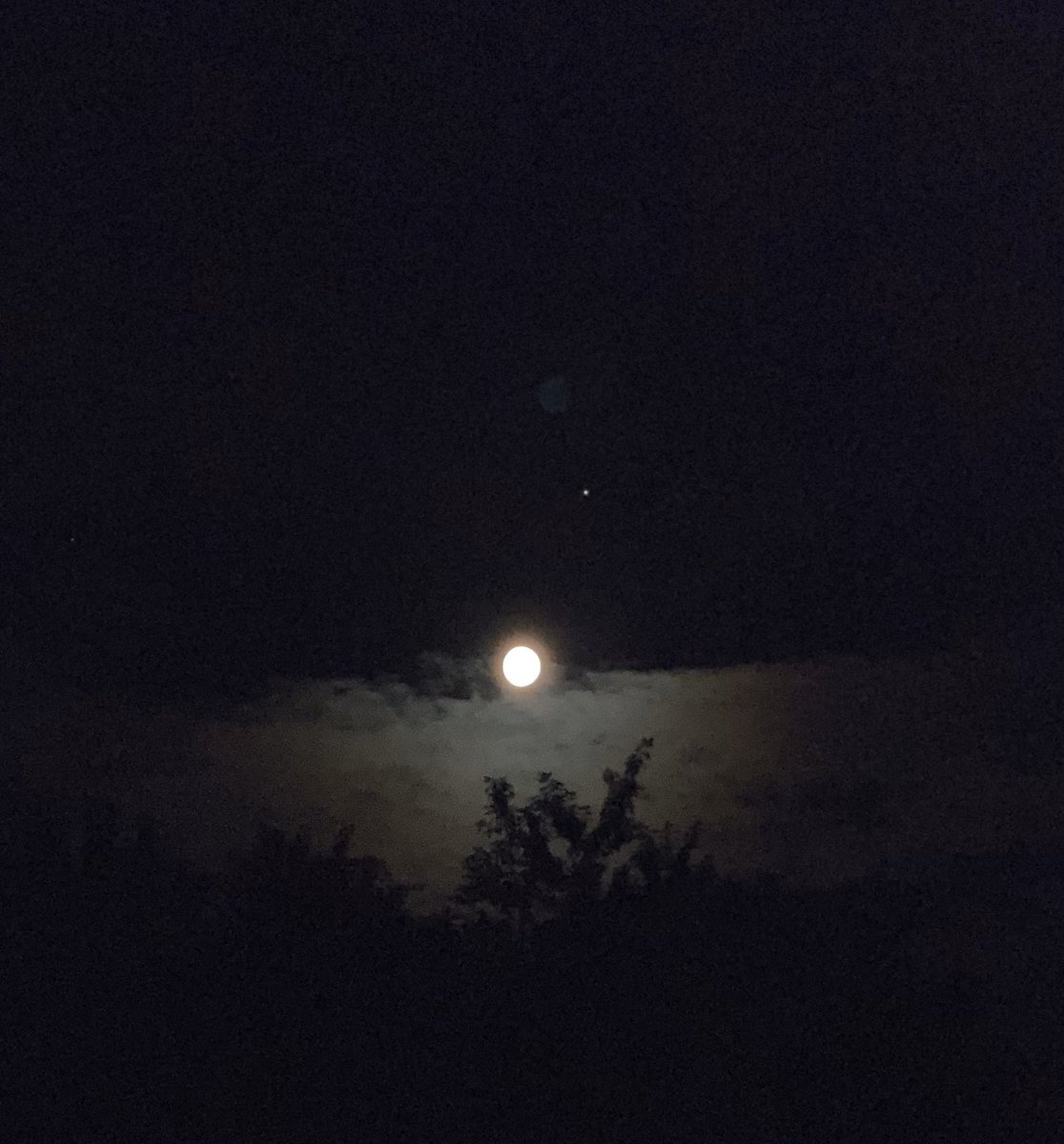 A little bit of Jupiter helping guide us to a full Sturgeon moon over Ipswich #riseandshineon7 #MoonLove #whdh