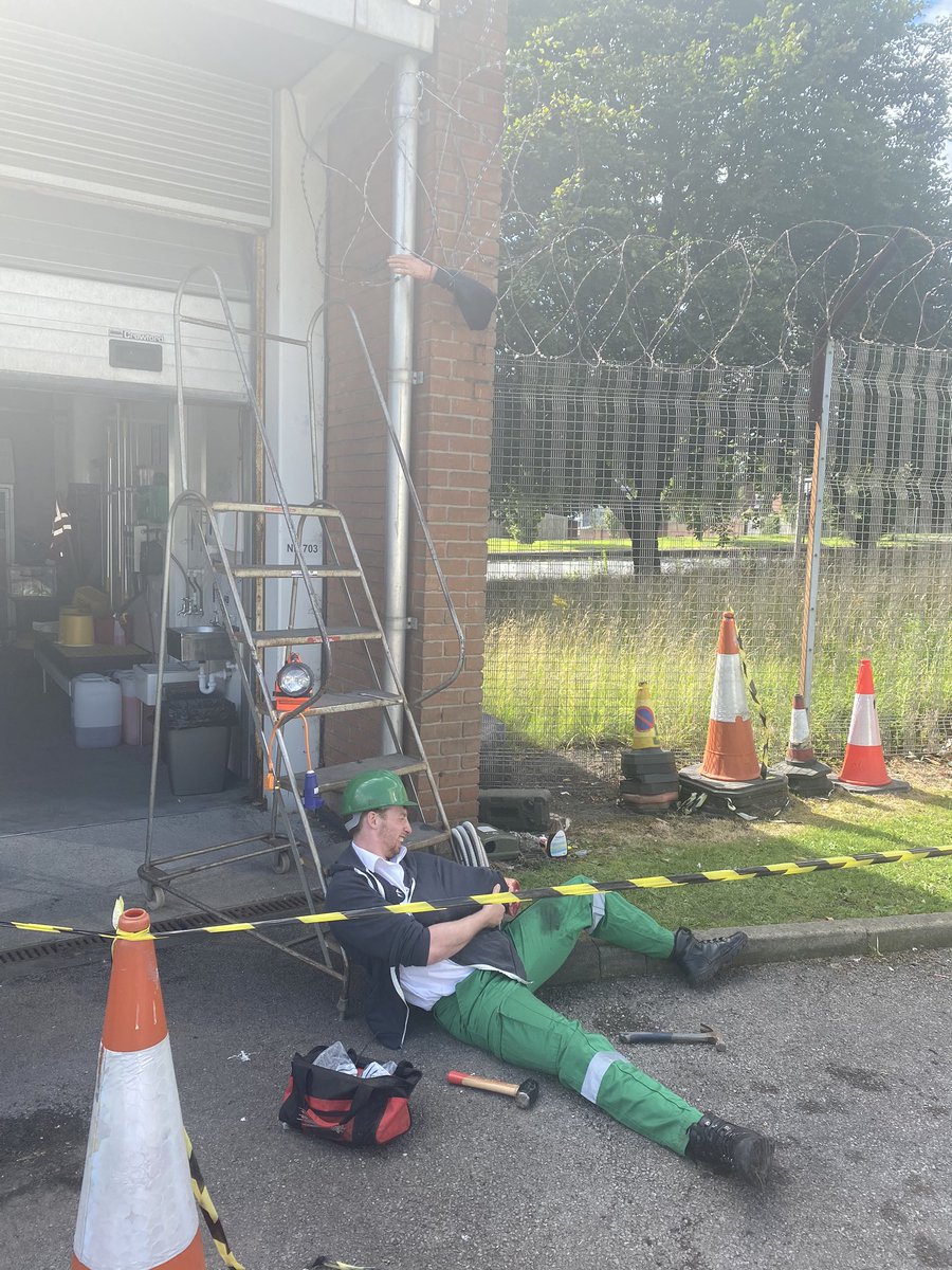 <a href="/CharlieWard5/">Charlie Ward</a> @think_brew <a href="/JamesLindleySJA/">James Lindley</a> and I are starting the students off easy with a traumatic amputation for the final day of their <a href="/stjohnambulance/">St John Ambulance England</a> #EmergencyAmbulance Crew Course! 🚑 🩸