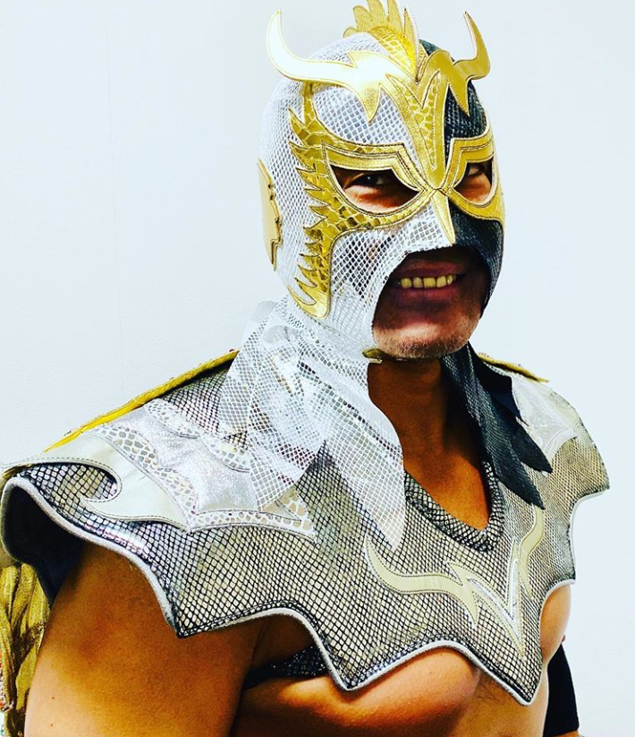 Último Dragón"Ultimate Dragon"Real name: Yoshihiro AsaiDOB: 12/12/66Hometown: Nagoya, AichiBlood Type: BDebut: 05/13/87Sports history: Judo, athleticsHobby: FashionFav celeb: Salma Hayek, Penelope CruzFav food: PastaEntrance song: Separados