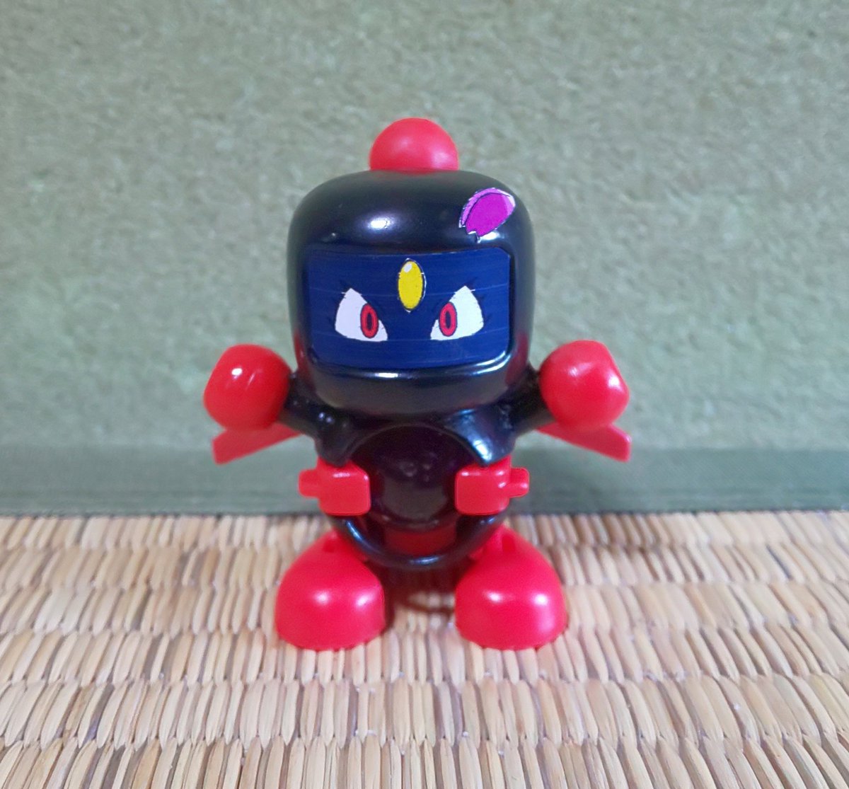 ブラック V Twitter 完成 名付けて ニューラボン です こうして見ると 海外のボンバーマンみたい 中に人が入ってるようなアレ パワーウイングによる強発射 クイックローディングによる連射 パワー 攻撃 と連射 素早さ を両立させた ニューラらしいビーダマン