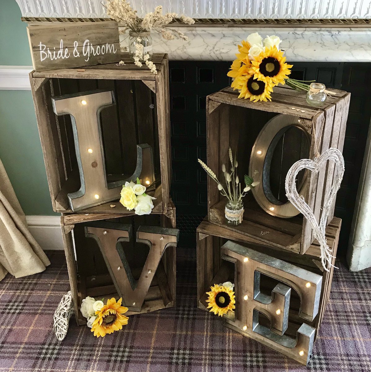 BeeOccasions's tweet photo. Finally got to dress a small wedding for 7 yesterday! #whataboutweddings #hoarcrosshall #wedding https://t.co/xdjfkwD37M