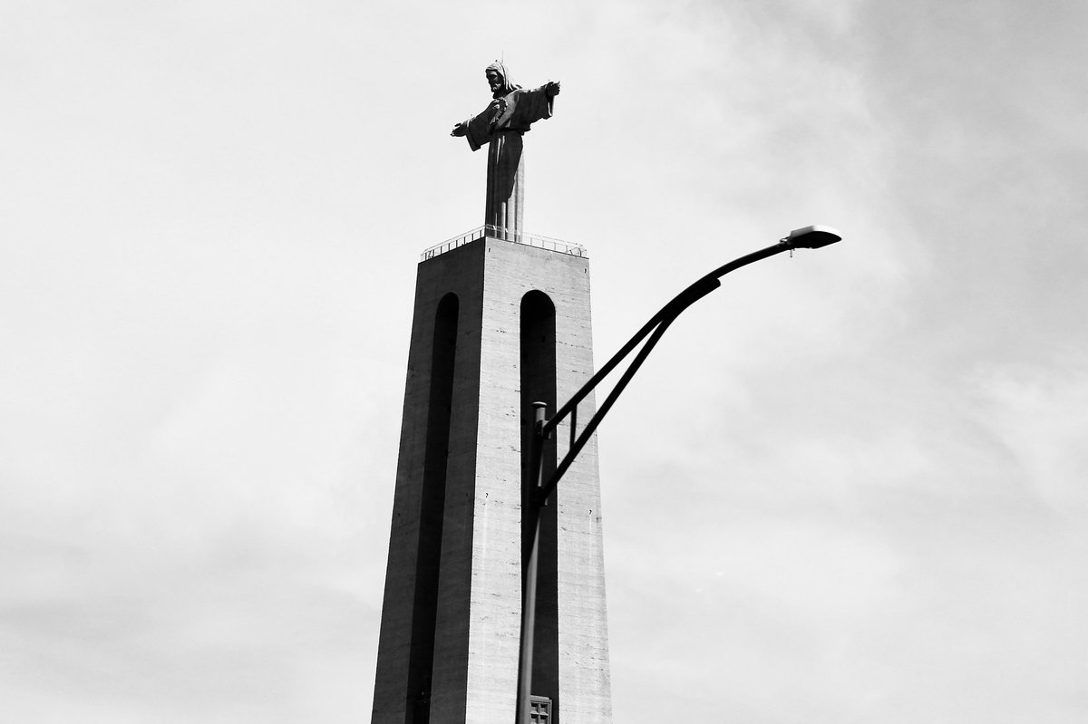 DashboardImage's tweet photo. Leaning on a lamppost.
#Portugal #Monochrome #BW #Photography #DashboardImage https://t.co/fZQlxbKlhj