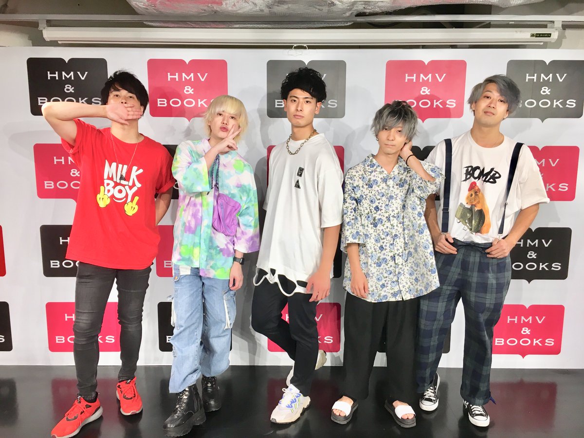 Hmv Books Shibuya در توییتر This Very Day 本日は Departure 発売記念イベント にお越し頂きありがとうございました 当店イベント限定ブックカバーにサインを入れて頂きました 抽選で1名様にフォロー Rtでプレゼント 締切は8 9 店舗受取り限定 当選はdmにて
