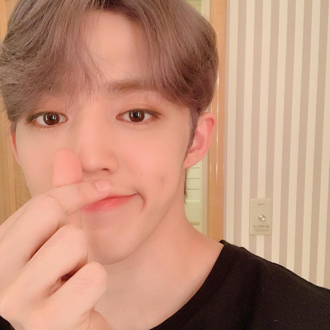 04/24/19this is his last photo he posted on his ig  @pledis_17