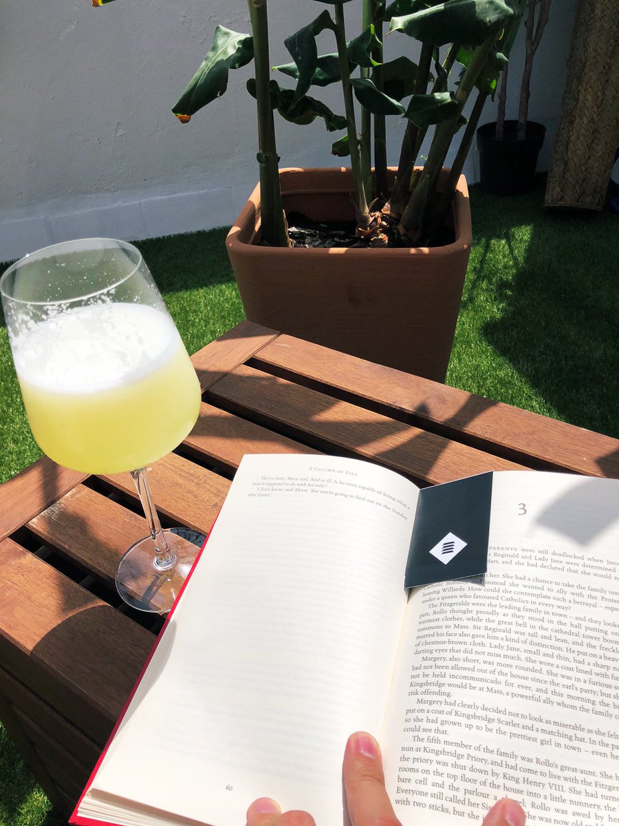 jonathan_aceved's tweet photo. Plan de domingo:
Terraza, zumo y lectura.
Con marca libros de @TeraUMAs y música de Mumford and Sons de fondo... #notbad #summervibes #readandrepeat https://t.co/8WoIpdD7JS
