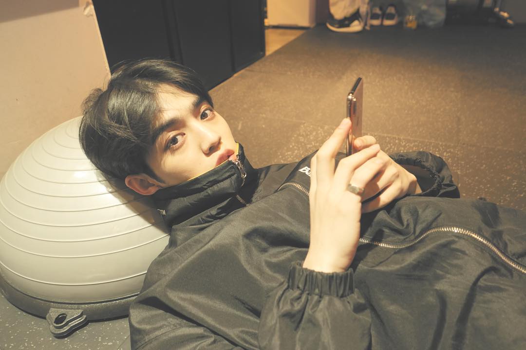 03/16/19he captioned "In 운동장 with민규" @pledis_17