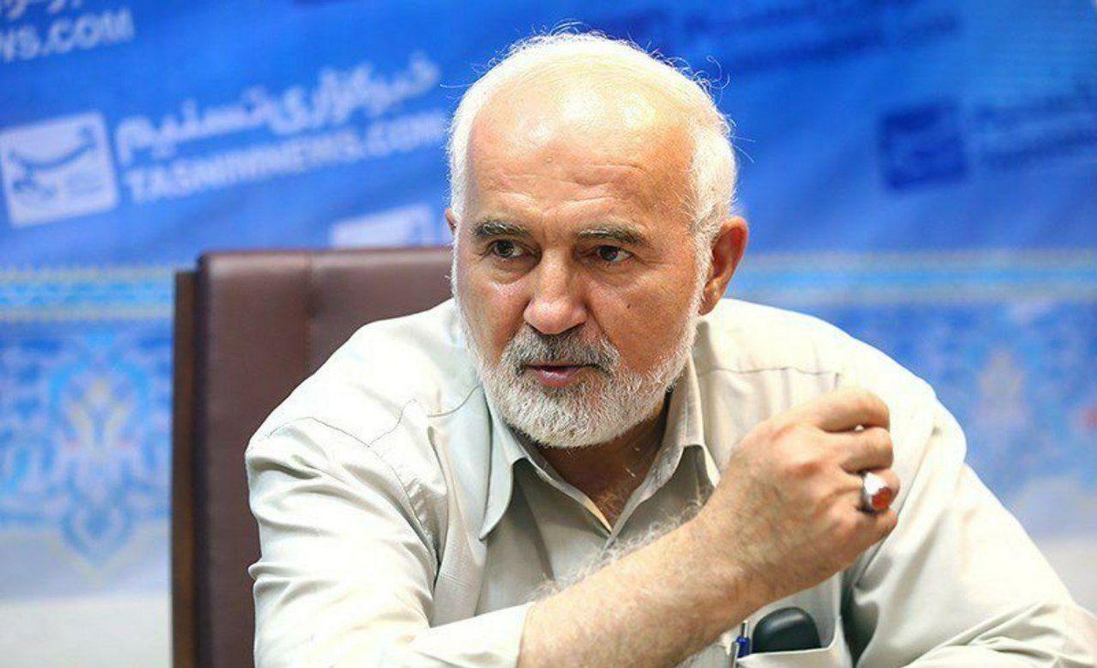 emroozonline's tweet photo. احمد توکلی،:به دلیل سیاست های #ارزی نادرست دولت، مردم آبگوشت که هیچ، حتی نمی توانند اشکنه بخور��د.

🔹امروز هیچ چیز بدتر از نابود شدن #ارزش_پول_ملی و سست شدن پایه های اقتصاد نیست. https://t.co/Y32UNz4pUr
