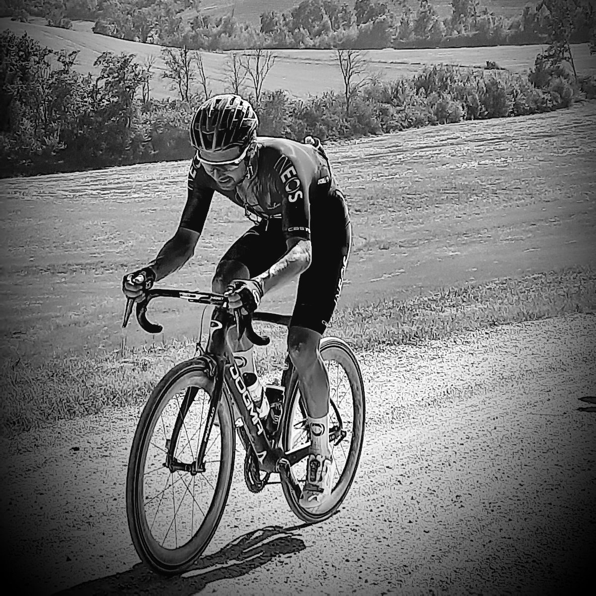 Bertini70's tweet photo. Il ciclismo di altri tempi...ai nostri tempi 😁 #StradeBianche #StradeBianche2020 @TeamINEOS https://t.co/KCHygInfeO