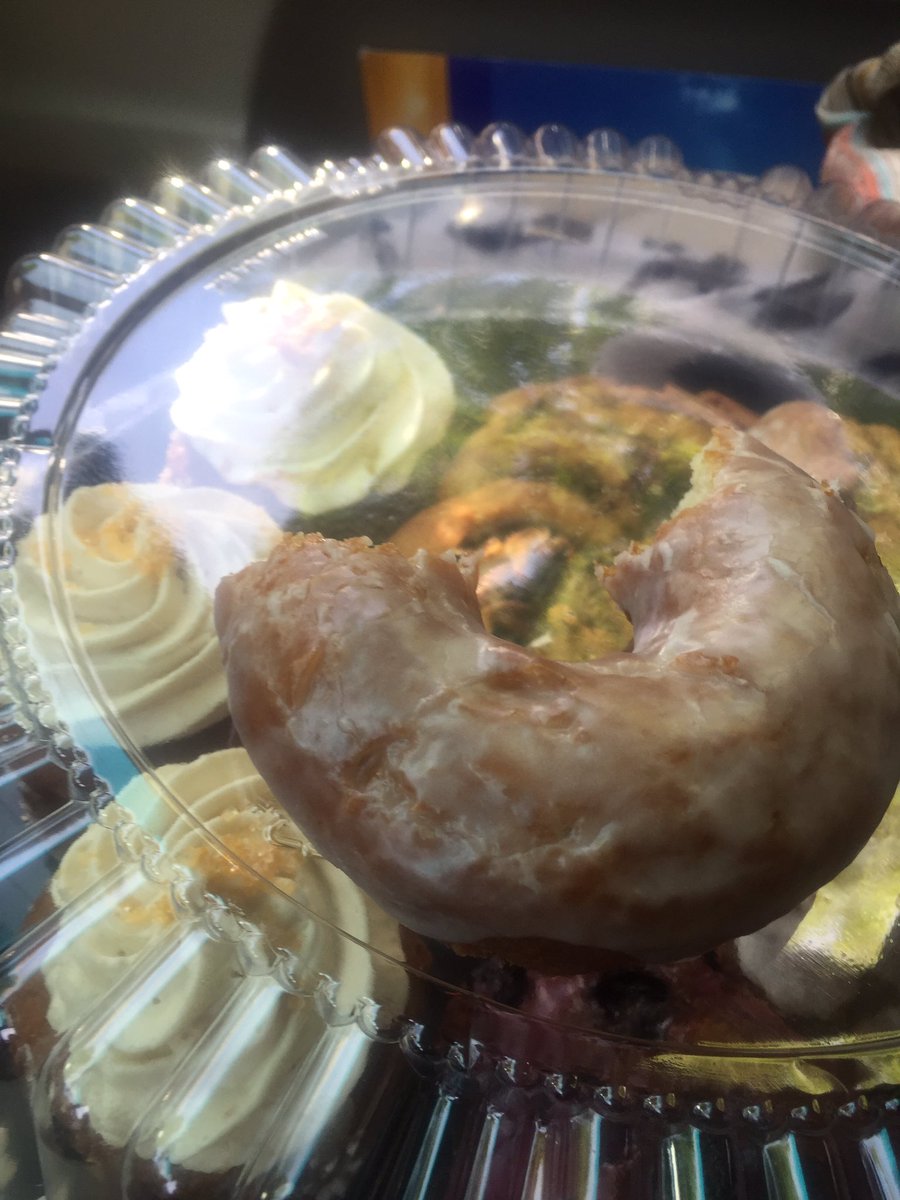 DrGrantEmpowers's tweet photo. Getting ready for #HurricaneIsaias ... wait in car for one hr to get #glutenfree treats to freeze from @FreshLevant ... ok I had to check out the #donut Pray that y’all stay well AND stay safe!!! https://t.co/LWyIp5vrRe