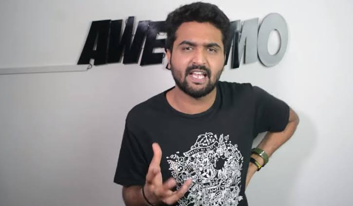 IAMHAYYI_'s tweet photo. This guy raza samo might just be a youtuber to you but this guy made everyone laugh in there hard times, depressed times, stressful times and now this guyz youtube channel is demonitized so plz youtube and google monitize this guy's channel.... #monitizekhujlee  @ytcreators https://t.co/fwtTiXtoTt