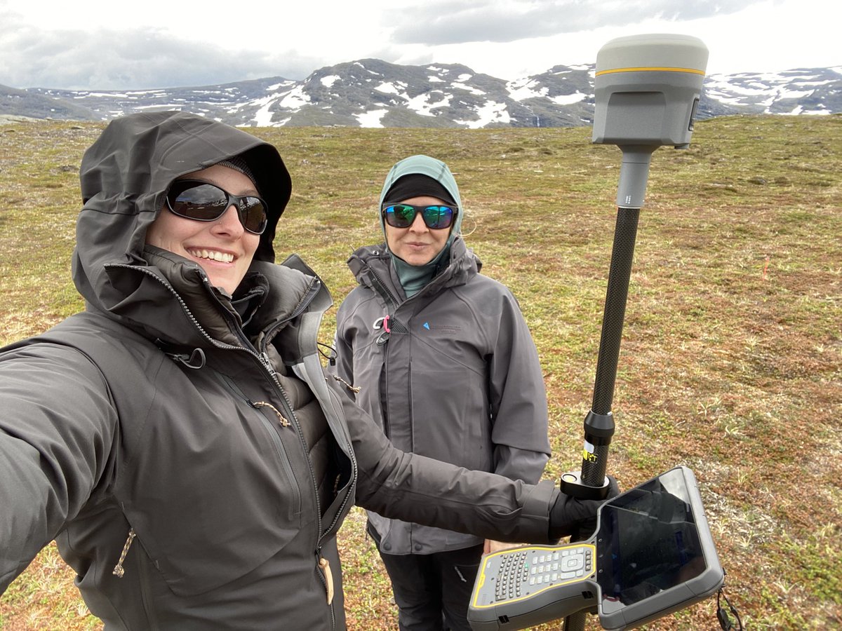 PolarResearcher's tweet photo. Some Classic point framing coupled with high precision GPS. We will get to the bottom of this browning 🧐 #browning #fieldwork #Latnjajaure #ecology #BSC #biologicalsoilcrusts https://t.co/P3grBa0nkI