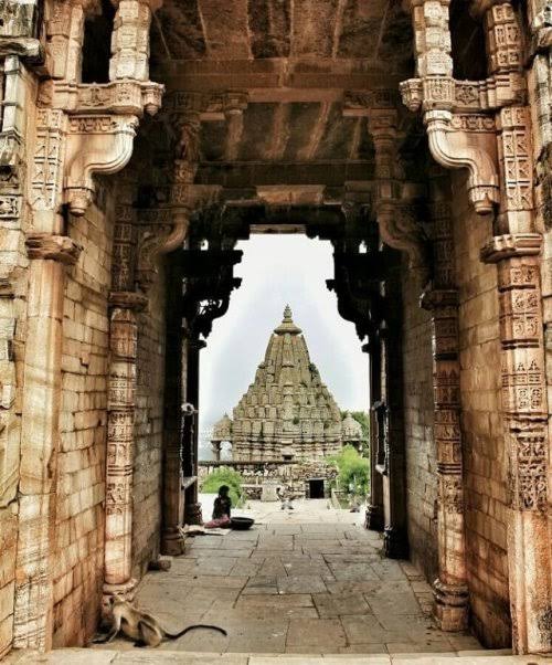  #SamadheeshwaraTemple Epigraphic evidence suggests that the temple was constructed in the 11th century, and was further restored in the 13th and the 15th centuries. https://twitter.com/VandanaJayrajan/status/1123492440244146176?s=19