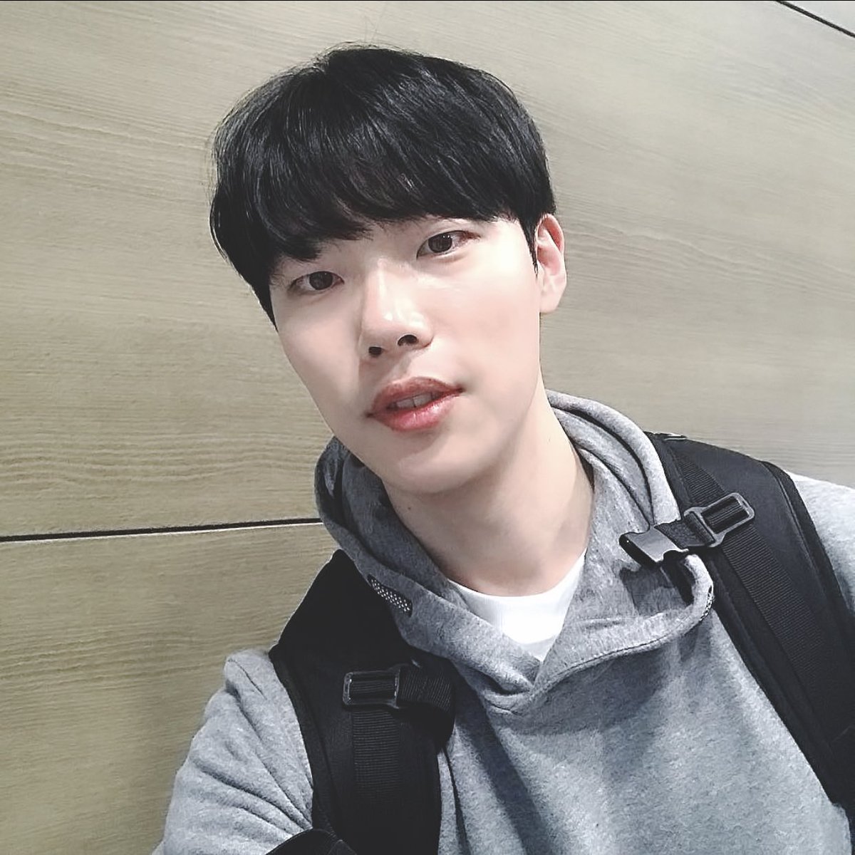 allineedisRYU's tweet photo. 아기                                                자기
(Baby)                                        (Honey) https://t.co/DuvEsCDIzA