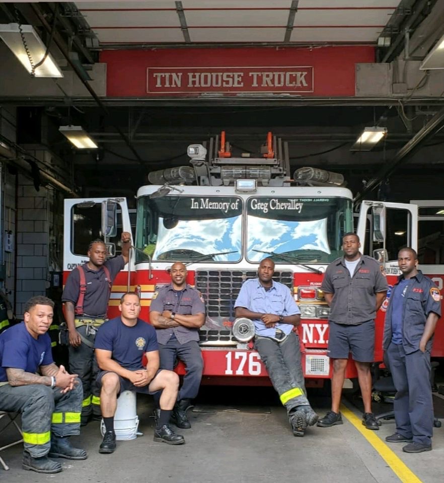 fdnyVULCANS's tweet photo. We are a family bonded by LOVE and professionalism. #L176 #TinHouse #Brooklyn #FDNY https://t.co/hkkubf1xeG